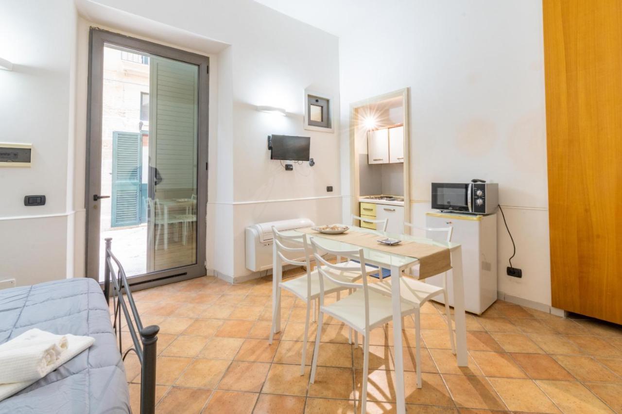 Andrea'S Hotell Lecce Exteriör bild